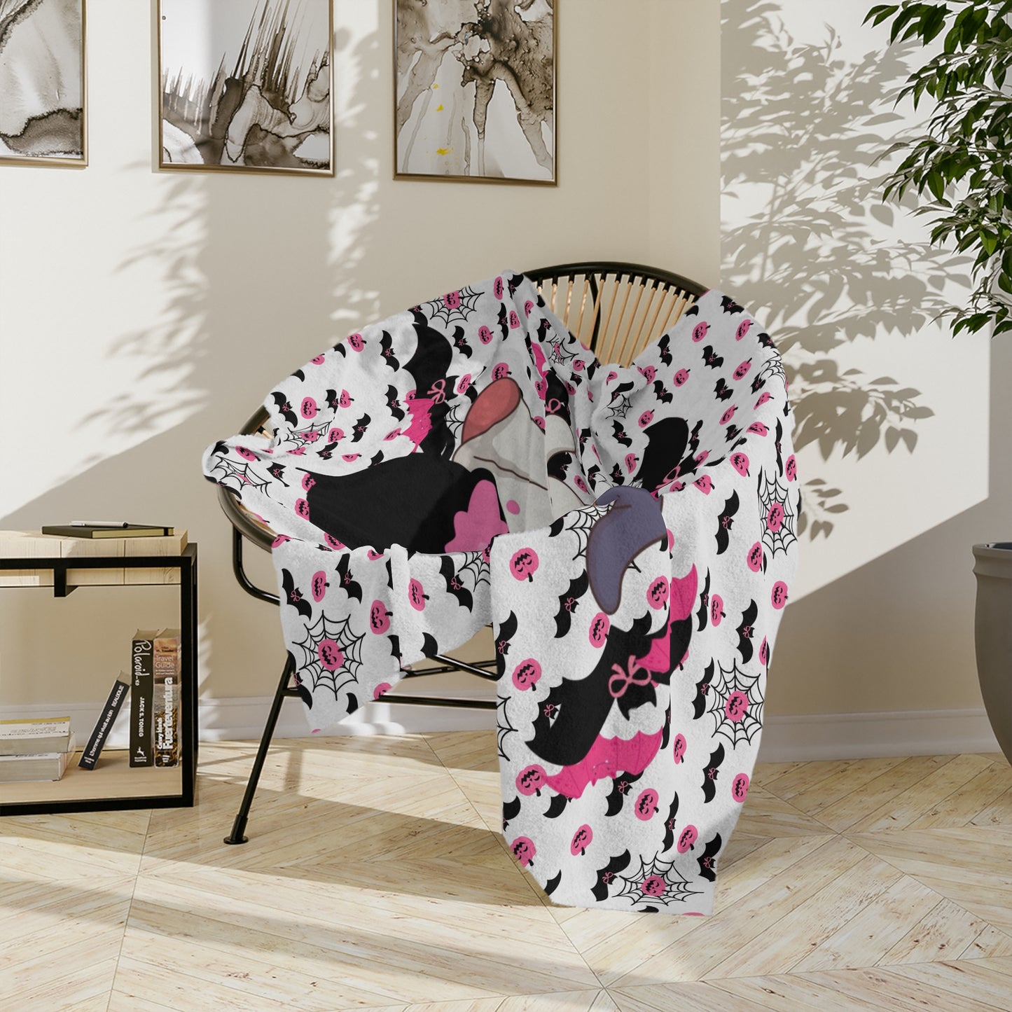 Cozy Halloween Blanket for Kids, Cute Ghost Design, Soft Microfiber Throw, Perfect for Spooky Season, Trick or Treat Decor